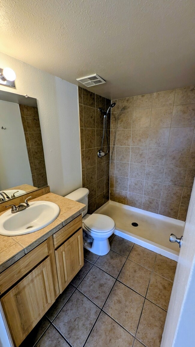 Foto del edificio - 1810 E Blacklidge Dr