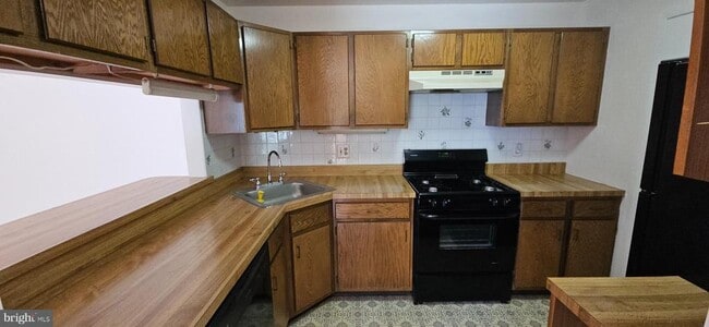 Building Photo - 2408 Adams Ct