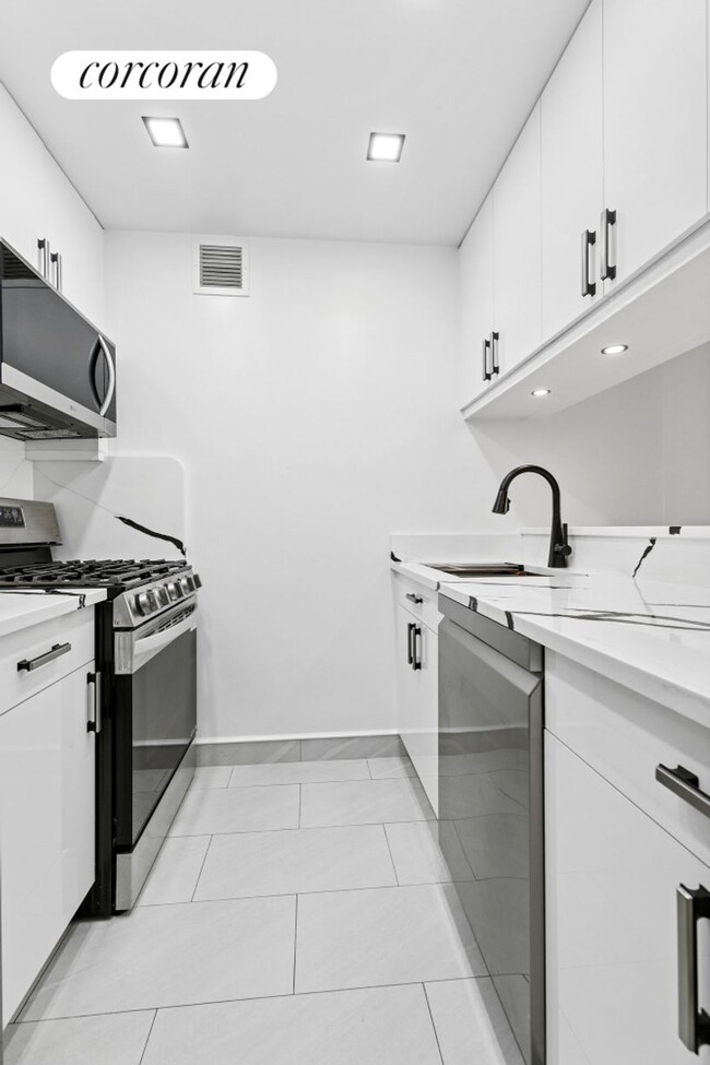 Foto del edificio - 330 E 38th St