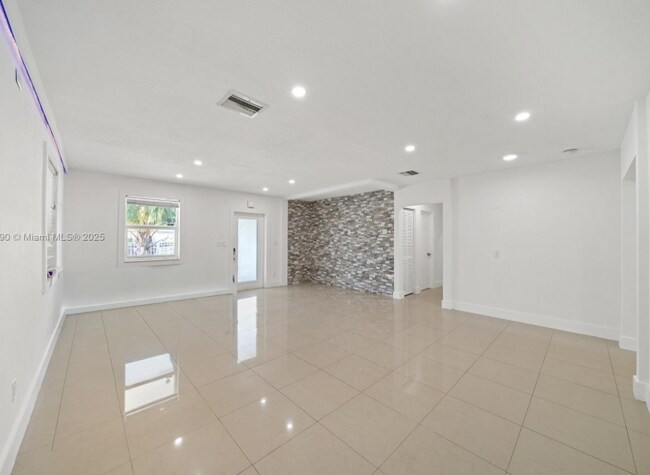 Building Photo - 845 NW 2nd St