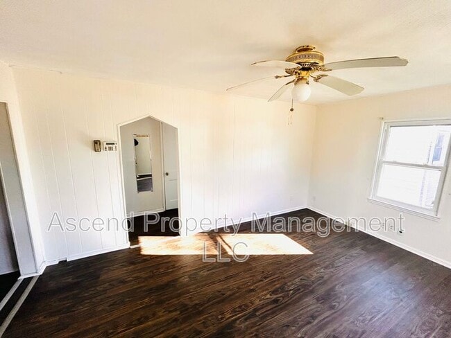 Photo - 4909 Cameron Ln House