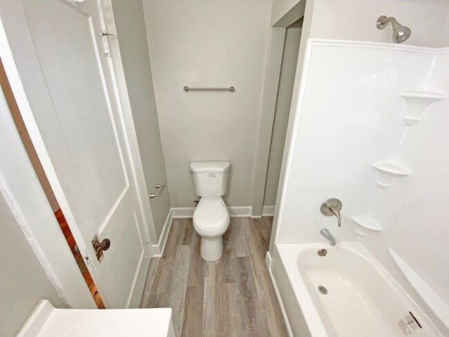 Building Photo - Beautifully Remodeled Single-Family Home i...