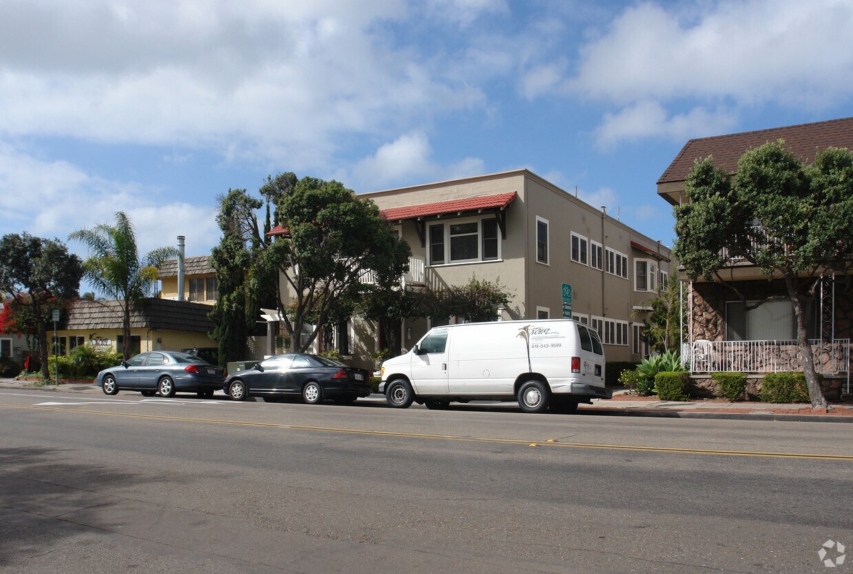 Foto principal - 3962 Goldfinch St