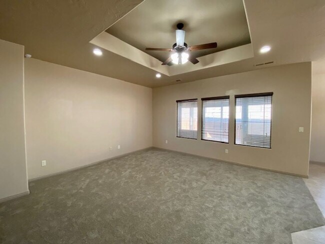 Building Photo - SPACIOUS HURRICANE HOME FOR RENT
