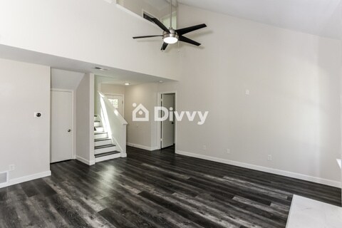 Foto del edificio - 4805 Woodstock Drive