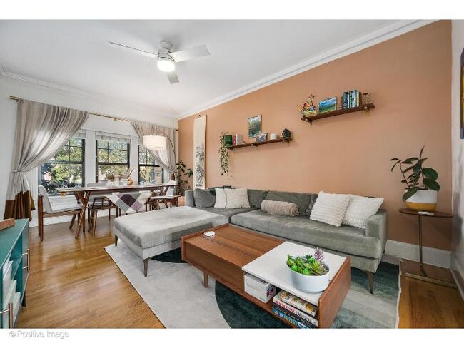 Foto del edificio - 735 W Waveland Ave