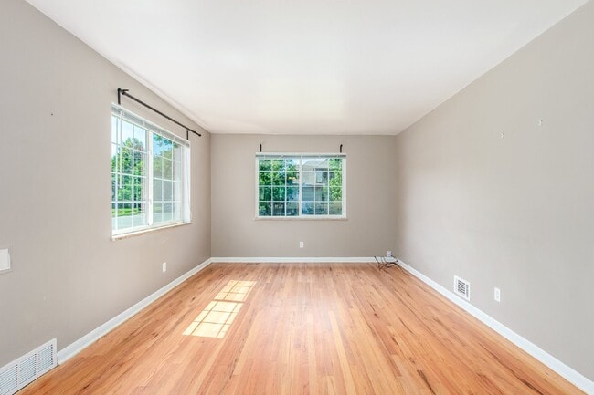 Building Photo - Great two bed / one bath in south Denver for rent