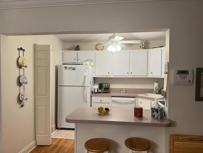 Foto del edificio - 417 Pine Glen Ln