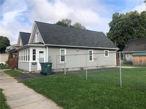 Building Photo - 458 Campbell St
