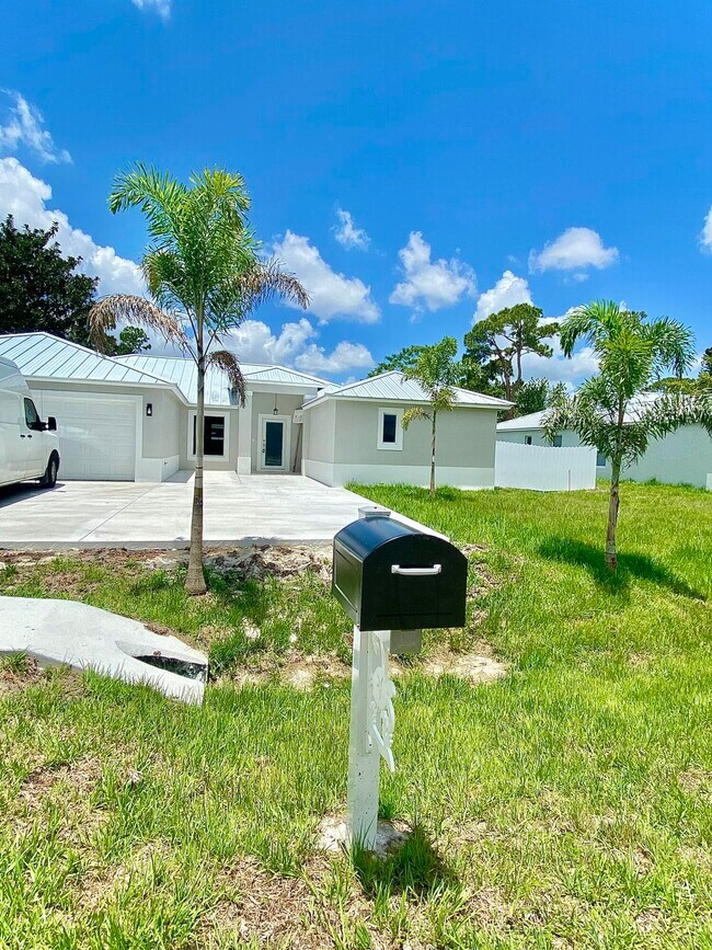 Building Photo - 5807 Raintree Trail