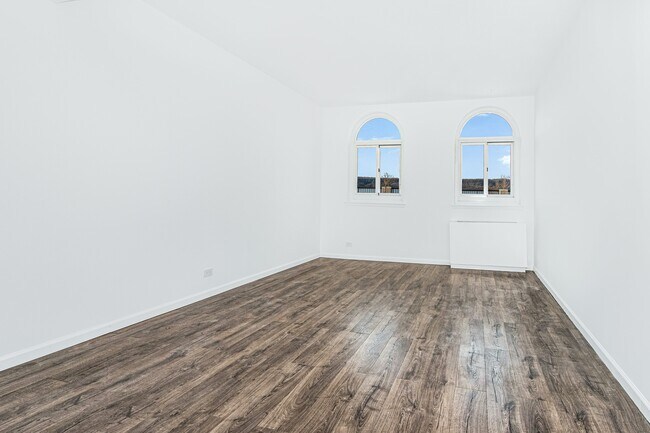 Building Photo - Luxury Riverdale Rental