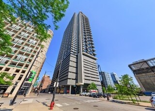 Building Photo - 235 W Van Buren St