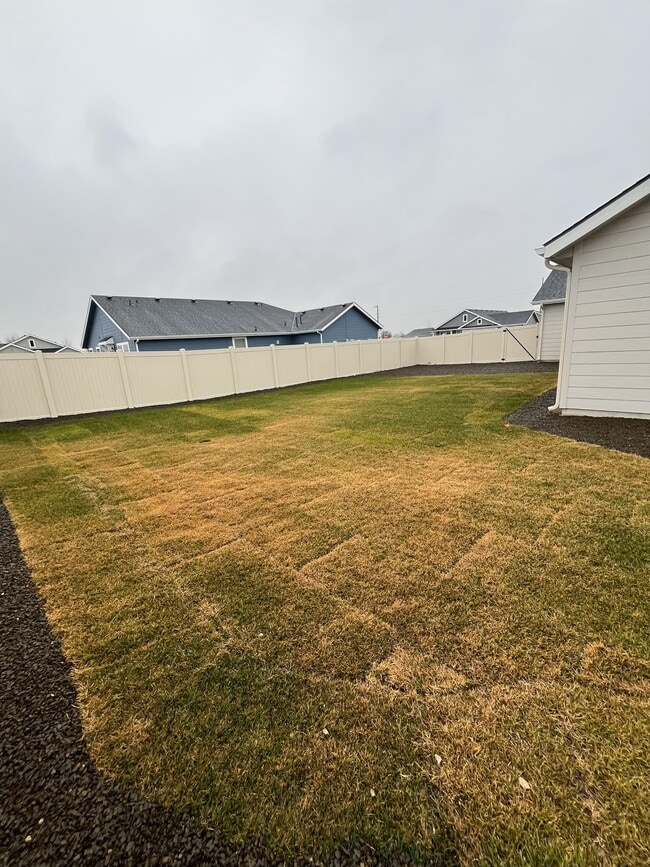 Building Photo - 304 Avalena Ave