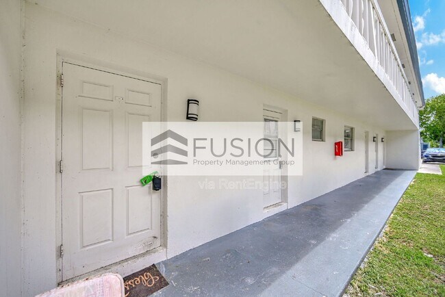 Foto del edificio - 861 SW 74th Terrace
