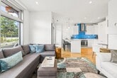 Primary Photo - 916 Lyall St