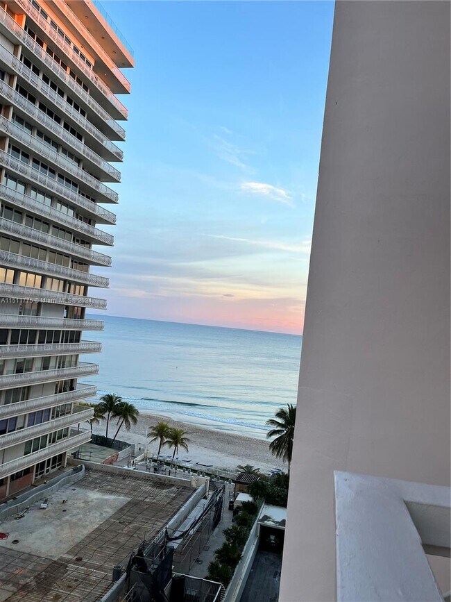 Foto del edificio - 4010 Galt Ocean Dr