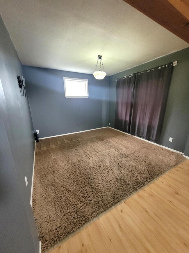 Photo du bâtiment - 3 bedroom in Prince Rupert BC V8J 1Y1