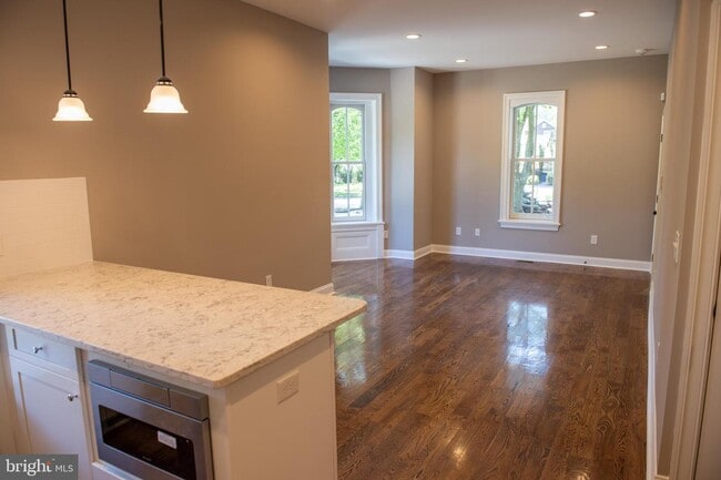 Building Photo - 120 Lincoln Ave