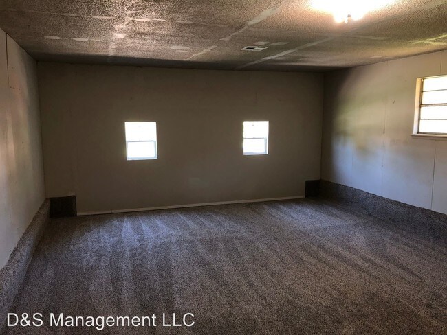 Building Photo - 404 W Silverwood Dr