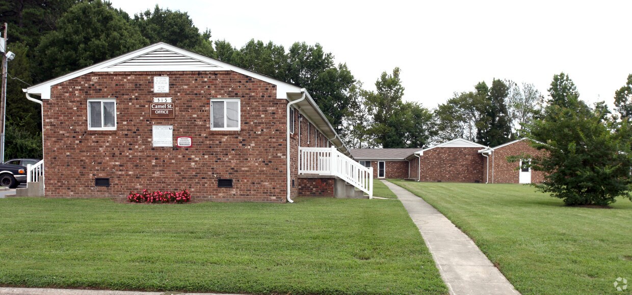 Foto principal - 314 W Camel St
