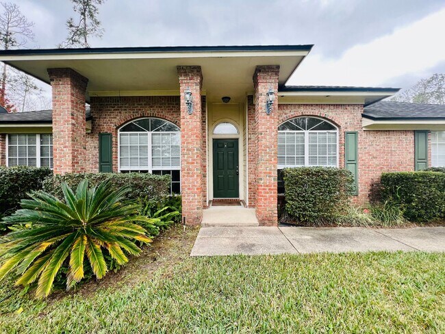 Foto del edificio - Behind the Gates: A Corner-Lot 4 bedroom, 2 bath Retreat in Coveted Pace Island!!