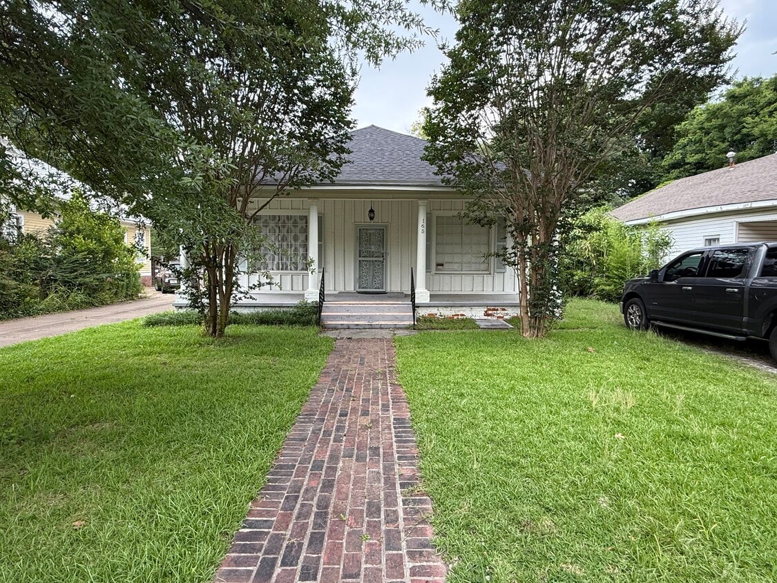 Primary Photo - 165 W 2nd St