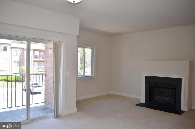 Building Photo - 10604 Provincial Dr