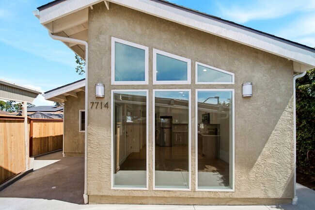 Foto del edificio - 7714 Alton Dr