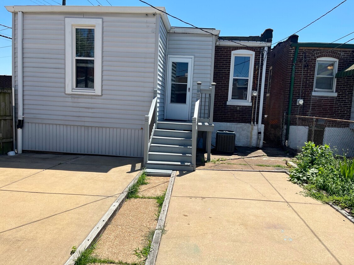Rear view - 4915 Loughborough Ave