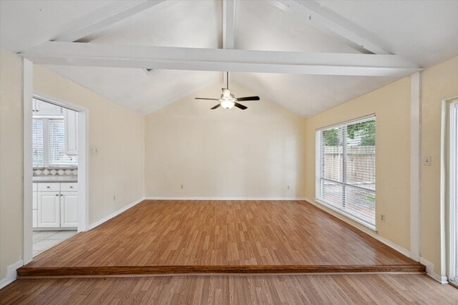 Foto del edificio - 14311 Overbrook Ln