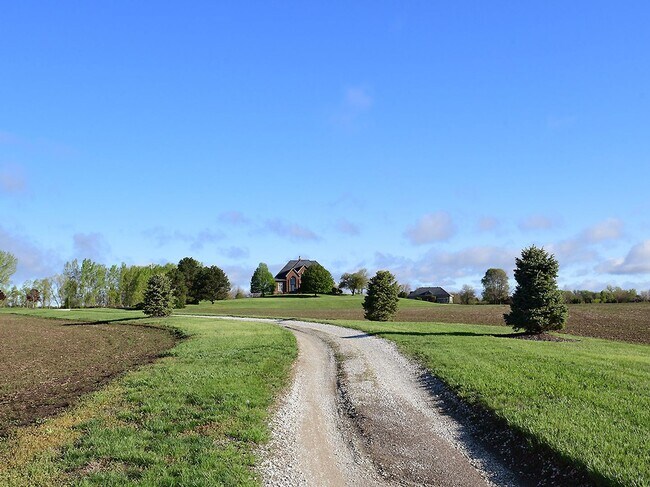 Building Photo - Large Acreage 5/5 with Pond!
