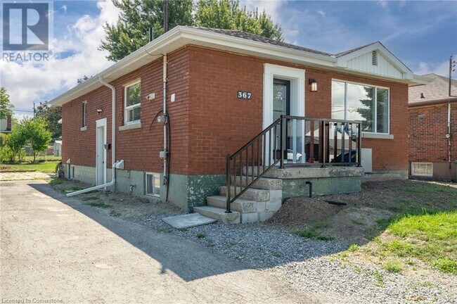 Photo du bâtiment - 367 E 18th St