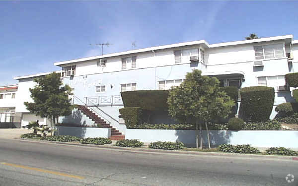Primary Photo - 1601 W Commonwealth Ave