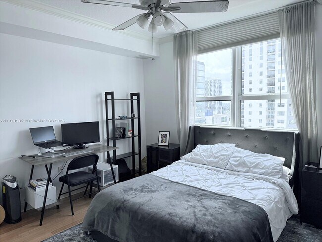 Foto del edificio - 350 SE 2nd St