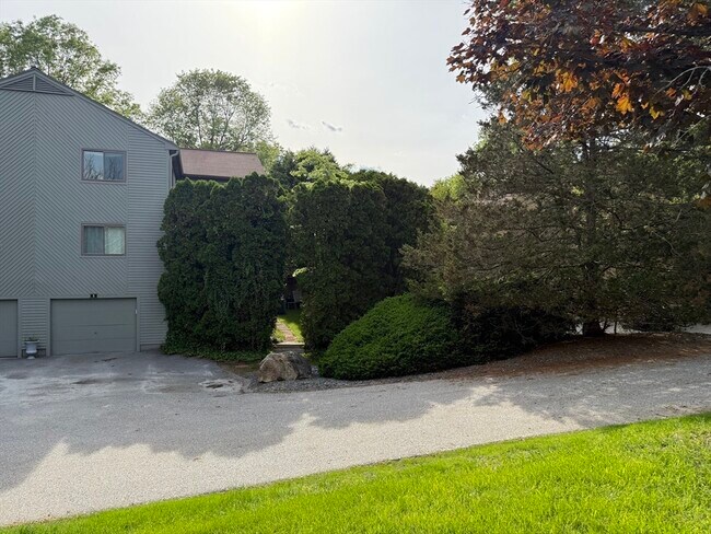 Building Photo - 5 Leland Farm Rd