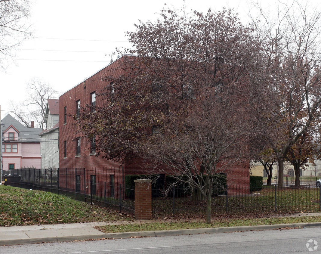 Building Photo - 302 E 19th St