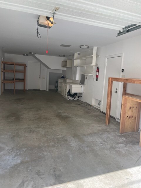 Building Photo - 616 Avocado Ave