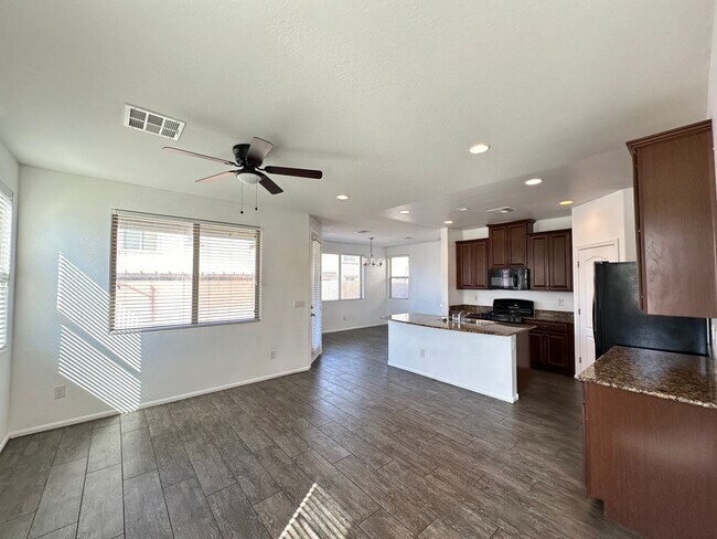 Foto del edificio - 6360 Beavertail Pond Ave