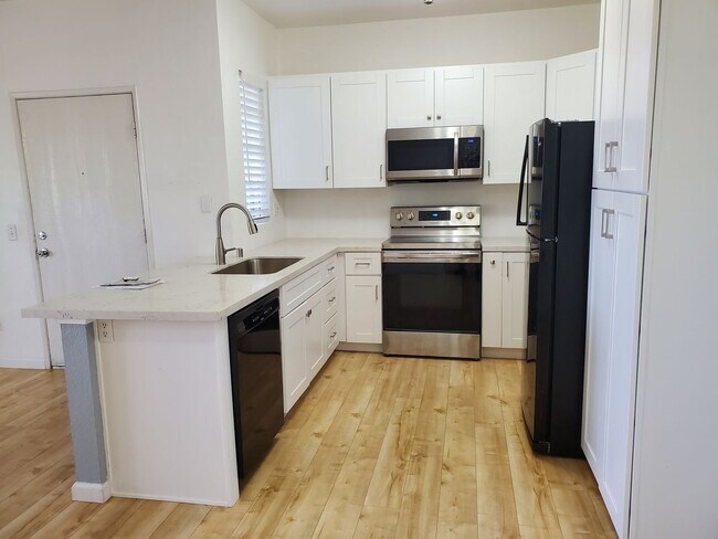Foto del edificio - ALVA RD - 1st Floor 2 Bd / 2 Ba Condo in Rancho Bernardo w/ 2 Parking & Many Amenities