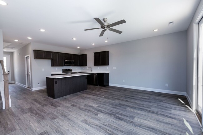 Foto del edificio - Brand New 3 Bedroom, 2.5 Bath 2-story town...