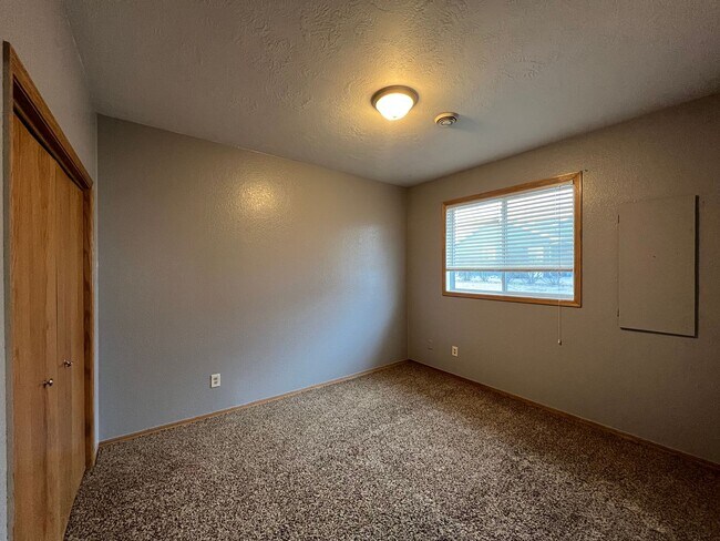 Building Photo - 1602 S Campbell Trail