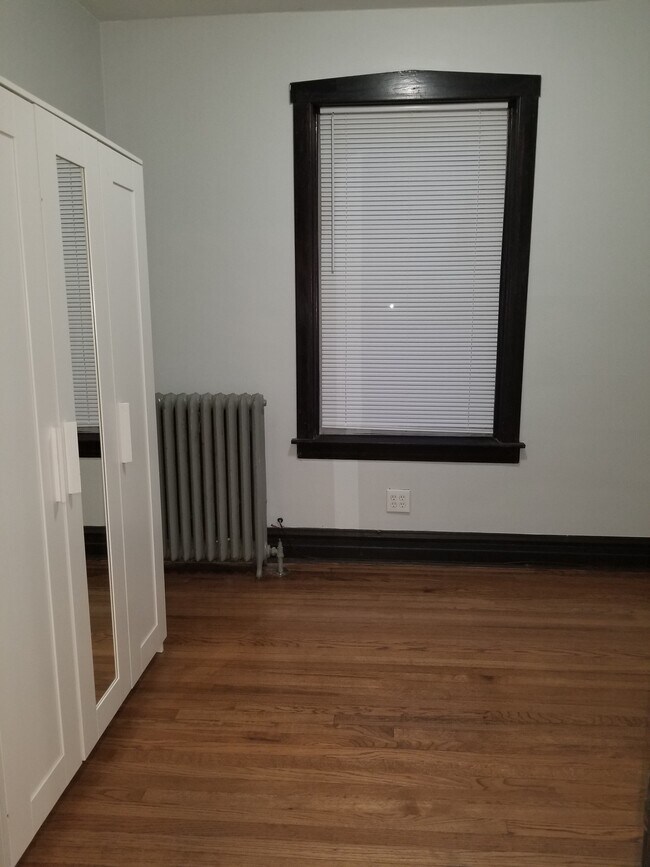 1st bedroom - 4939 W Cornelia Ave
