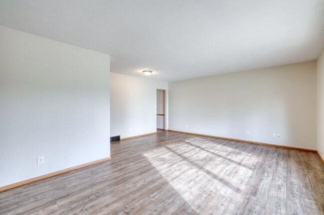 Foto del edificio - 4465 N 144th St