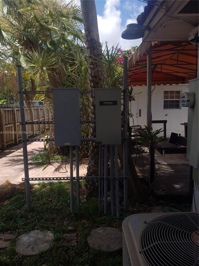 Foto del edificio - 1997 SW 17th Ct