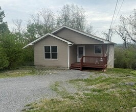 Building Photo - 628 Locust St NW