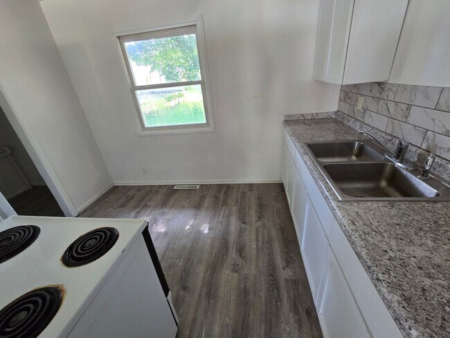 Foto del edificio - Charming 3 bed 1 bath house with large yard!