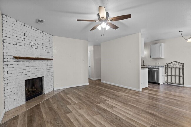 Foto del edificio - 4722 W Cuthbert Ave