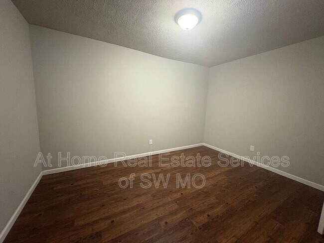 Foto del edificio - 1400 S Campbell Ave