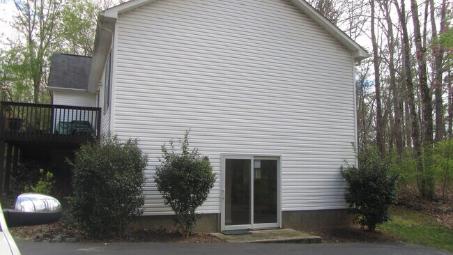 Foto del edificio - Black Mountain Duplex -Downstairs Unit