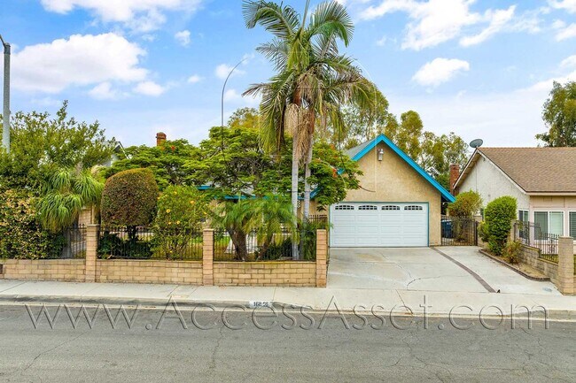 Foto del edificio - Charming 3 Bed/2 Bath Home With Spacious Y...